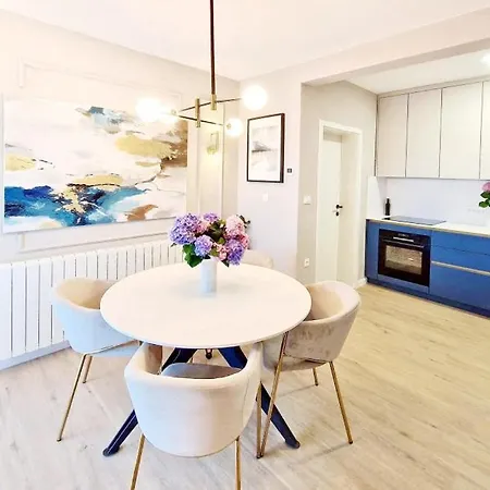 Apartman Lea - By Guide *