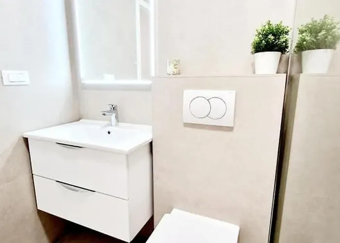 Lea - By Guide Ρόβινι